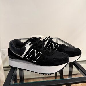 New Balance Women's 574 Size 10.5 US
